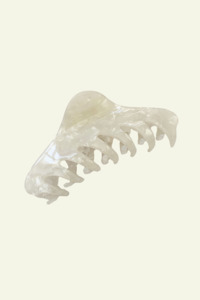 Accessories: Georgia Claw Clip - Classic Pearl