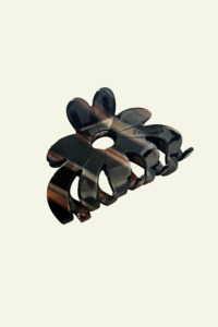 Accessories: Rebekah Claw Clip - Coffee Table