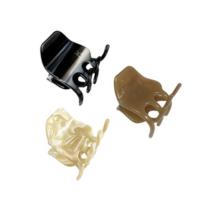 Frontpage: Divya Claw Clip (Set of 3)