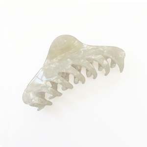 Georgia Claw Clip in Classic Pearl