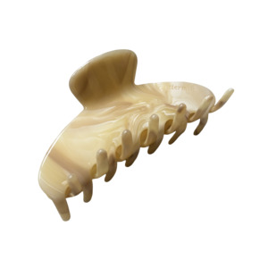 All: Elle Claw Clip in Buttercream