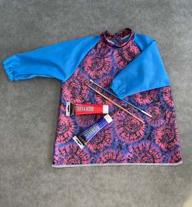 Childrens aprons: Waterproof smock aprons.