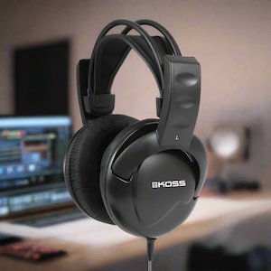 Headphones: KOSS UR20 Headphones