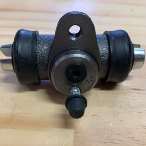 Wheel cylinder, front - Beetle/Ghia/T181 1965 to 1978