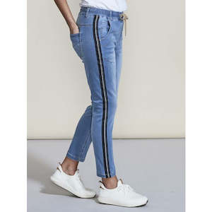 Jeans: Boyfriend jean tape distressed