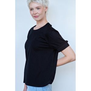 Elasticated sleeve tee black