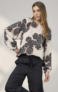 Summer Tops: Wood rose top Pumice multi