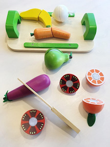 Fruit and Veg Cutting Set chalk + cheese