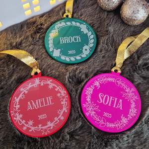 Custom Gifts: Personalised Round Name Decoration