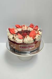 *VEGAN* Chocolate & Strawberry Cheesecake