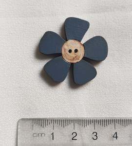 Buttons: CALICO DESIGNS Daisy Button