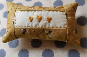 Kits: CALICO DESIGNS Pretty Pincushion Kit