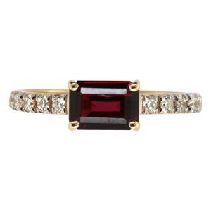 9ct Yellow Gold Emerald Cut Garnet  Ring