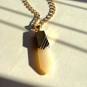 Products: 9ct Yellow Gold White Agate Pendant