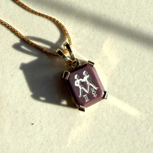 Products: 9ct Yellow Gold Carved Gemini Agate Pendant