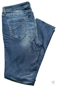 Grace In L A 1: Grace In LA Knot