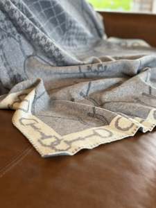 Clothing Bags Giftware: Knitted Blanket – Dove Grey