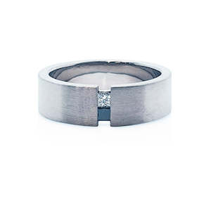 Fine Jewellery Mens Wedding Rings: Gents White and black Diamond wedding ring