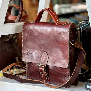 Artisan Bags: Haqibah - traditional leather satchel