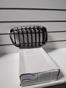 Genuine RH Grill BMW 1 series F20 F21 2011-2015 Pre LCI Brand NEW
