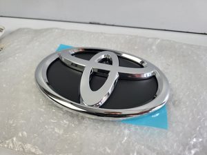 Toyota Parts Automated: Genuine Rear Boot Badge Toyota Camry Aurion XV50 2011 - 2014 NEW 2011 2012 2013 2014
