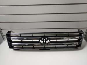 Grille: Genuine Front Bumper Grill Toyota Prado KZJ95 1996 - 2000 Used