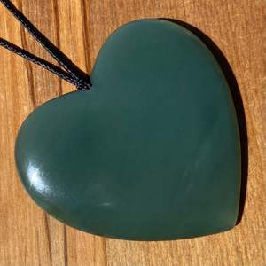 Pounamu Pendants: Inanga Greenstone Heart - Large