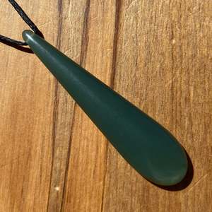 Pounamu Pendants: Pounamu roimata pendant - Inanga