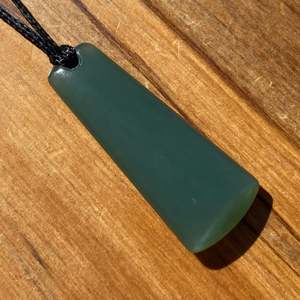 Pounamu Pendants: Inanga Pounamu Toki Pendant