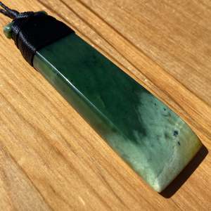 Pounamu Pendants: Pounamu toki pendant - Marsden Flower Jade