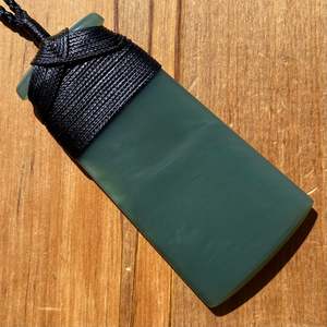 Pounamu Pendants: Pounamu toki pendant - Inanga