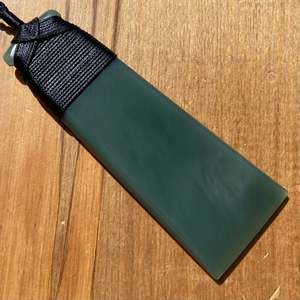 Pounamu toki XL pendant - Inanga