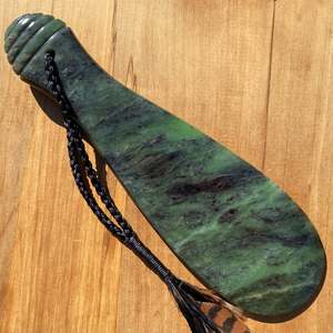 Pounamu Mere: Totoweka Pounamu Mere