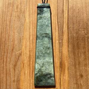 Pounamu Toki Pendants: Kawakawa Greenstone Pounamu XL Toki Pendant