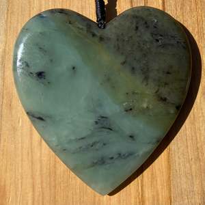 Pounamu Heart Pendants: Inanga Pounamu Heart Pendant - Extra Large