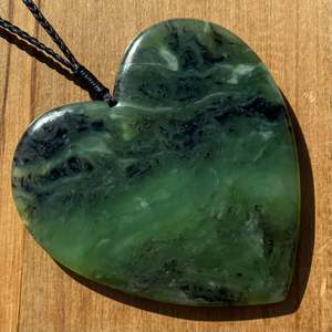 Kawakawa Greenstone Heart Pendant - Extra Large