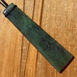 Pounamu Pendants: Kawakawa Pounamu Toki Pendant