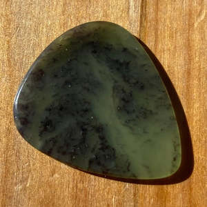 Pounamu Guitar Pick - Kawakawa