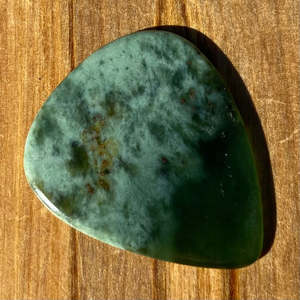 Pounamu Guitar Pick - Kawakawa