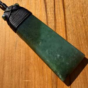 Pounamu Pendants: Pounamu Toki Pendant - Kahurangi