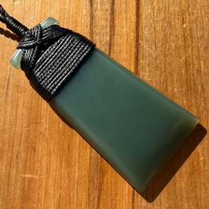 Pounamu toki pendant - Inanga