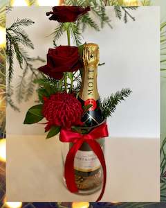 Alcohol: Moët & Chandon Brut Champagne Festive Arrangement