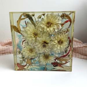 Resin Block 190x190mm White Dahlia florals