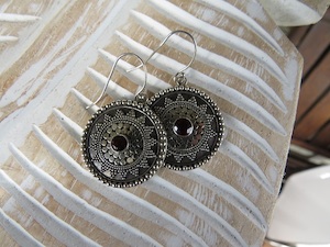 Makira Round Sterling Silver Earring with Garnet - Exudy Art for Living