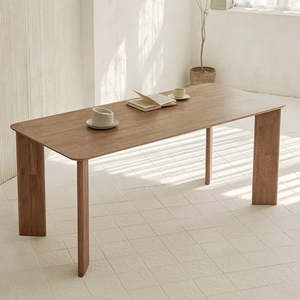 LAMORA Dining Table