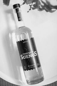 Products: Vendeor De Suenos Blanco 40% 750ml