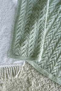 Babies 4 Ply: Vintage Lace Blanket 8ply | Lisa F Design BC139