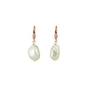 Lifestyle: Earring Baroque Pearl