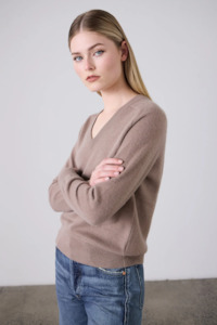 Nz Designer Laing: Laing Amy Cashmere V-neck - Mink