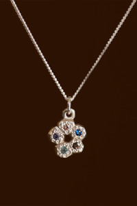 Jewellery Camille Paloma Walton: Camille Paloma Walton Little Daisy Chain Necklace - Gold or silver with gems
